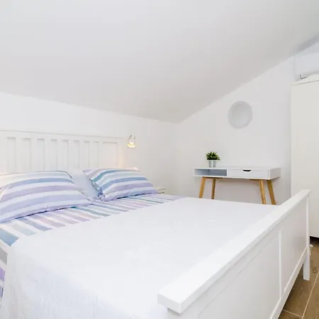 Villa 3 Bedroom With Terrace And Pool Zaton Doli