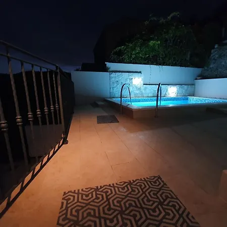 3 Bedroom With Terrace And Pool *