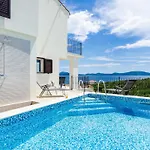 Вилла Quiet Seaview Dubrovnik Region - Three Bedroom With Terrace And Swimming Pool