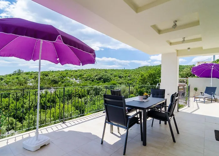 Villa 3 Bedroom With Terrace And Pool *