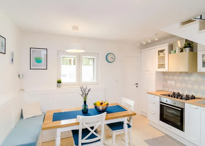 3 Bedroom With Terrace And Pool *