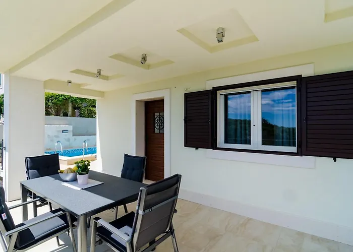 3 Bedroom With Terrace And Pool Villa Zaton Doli