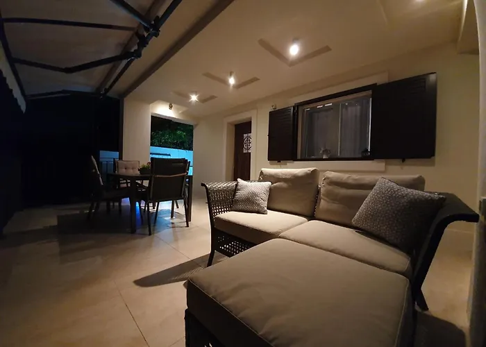 3 Bedroom With Terrace And Pool *