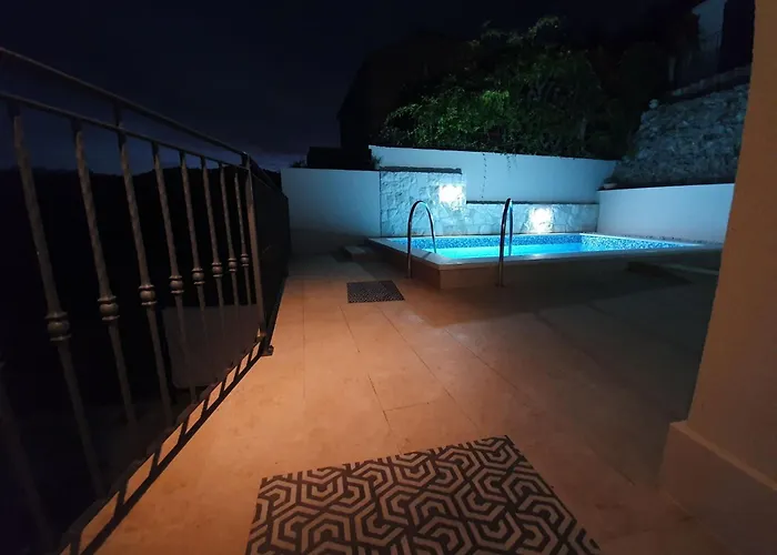 3 Bedroom With Terrace And Pool *